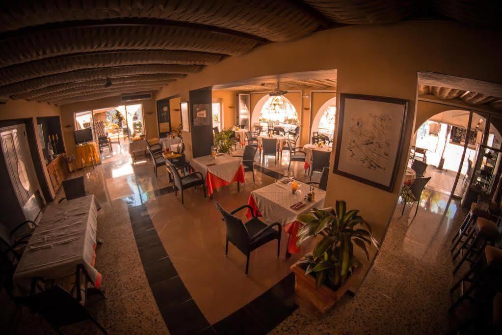 Hostal Talamanca Cala D´Or エクステリア 写真